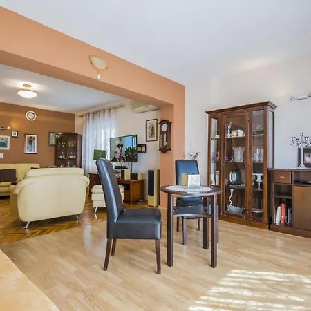 Ctim239/ Holiday House With Private Pool אימוטסקי