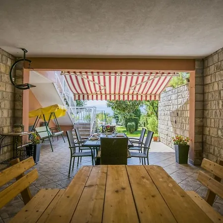 Ctim239/ Holiday House With Private Pool וילה אימוטסקי